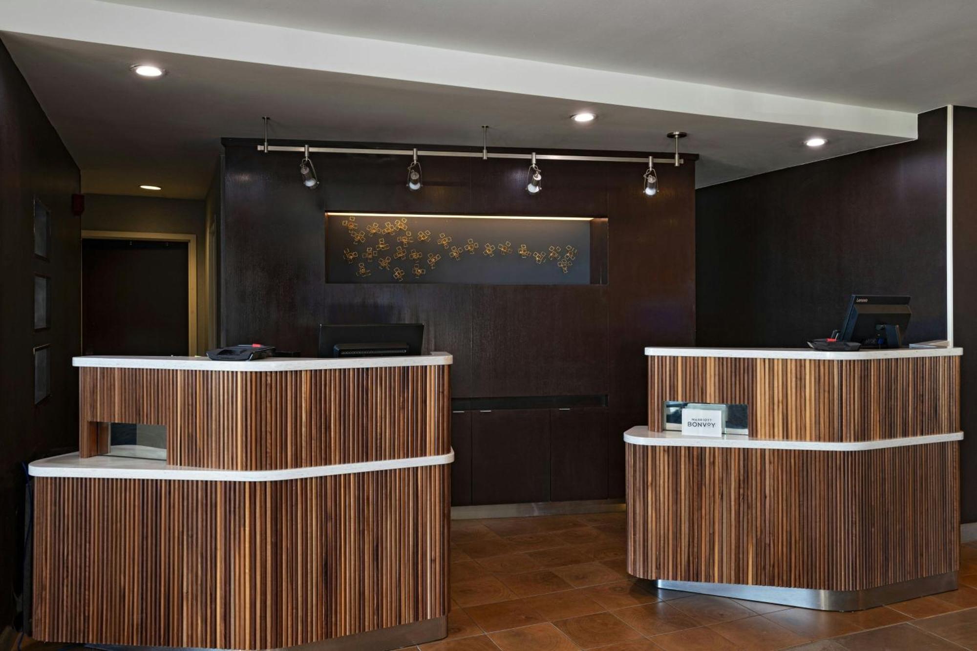 คอร์ทยาร์ด ลาเรโด Hotel ภายนอก รูปภาพ