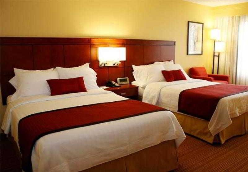 คอร์ทยาร์ด ลาเรโด Hotel ภายนอก รูปภาพ